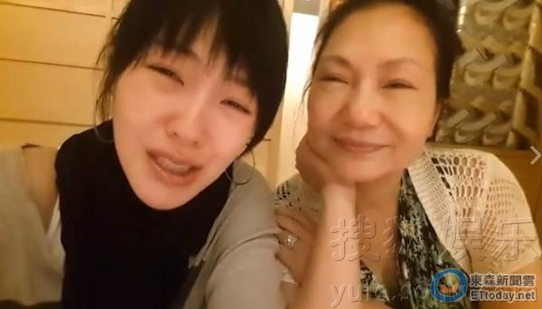 看明星花式秀母親節(jié)！甜馨上鏡鄧超祝福三個媽