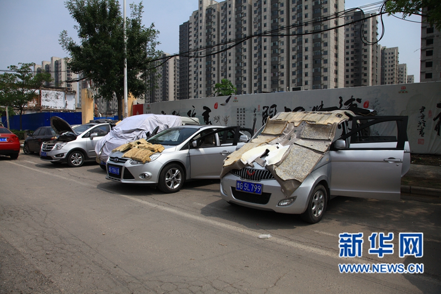 大雨過后艷陽(yáng)天  新鄉(xiāng)車主晾曬忙