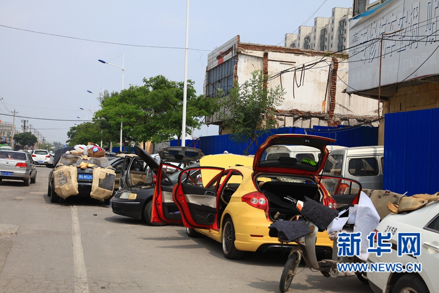 大雨過后艷陽(yáng)天  新鄉(xiāng)車主晾曬忙