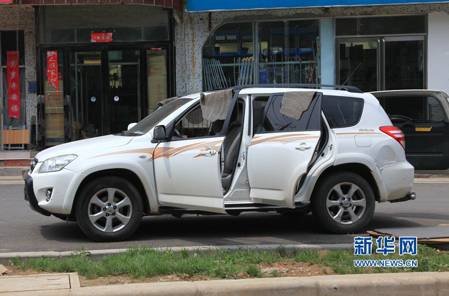 大雨過后艷陽(yáng)天  新鄉(xiāng)車主晾曬忙
