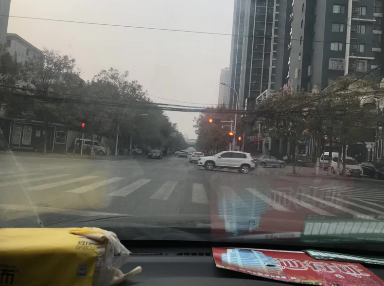 限行第一天！鄭州的早高峰是這個樣子的
