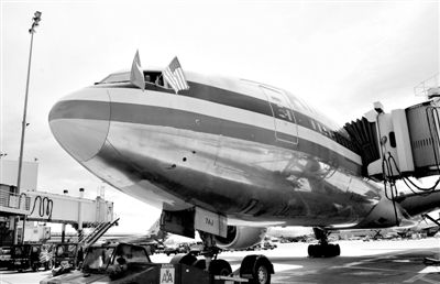 2011年4月5日，美國航空公司為洛杉磯至上海首條直飛航線的開通舉行剪彩儀式。目前，美國航空、美國聯(lián)合航空和達美航空已經(jīng)向中國提交了飛行計劃。