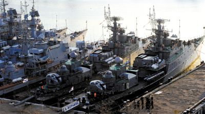 4月1日，?？吭诳死锩讈喨咚雇胁柕能娕?，其中也有烏克蘭海軍軍艦。