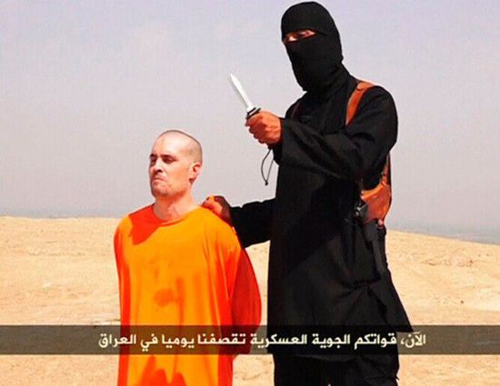 伊拉克極端組織ISIS公布題為 “ISIS給美國(guó)的信”視頻，視頻中2012年在敘利亞失蹤的美國(guó)記者福