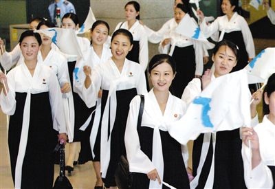 2005年9月，結(jié)束亞洲田徑錦標(biāo)賽之行的朝鮮拉拉隊(duì)。