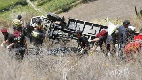 秘魯南部一客車墜落山谷，至少25人死亡網(wǎng)頁(yè)截圖