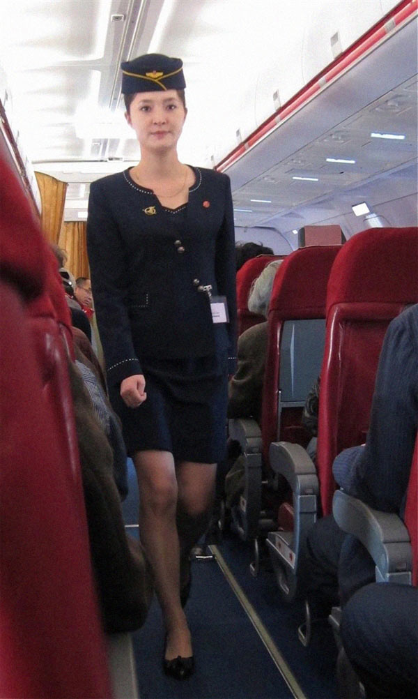 朝鮮領(lǐng)導(dǎo)人金正恩最近下令國營高麗航空的女空服員改穿比較短、比較緊的裙子。