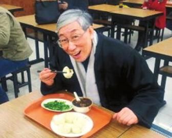 吳頌今到慶豐包子鋪找靈感。
