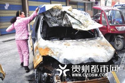 才跑8000公里的車被燒得不成樣子。