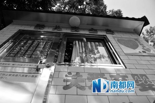 設(shè)置在廣州社會福利院門口的“嬰兒安全島”。 南都記者 梁煒培 攝