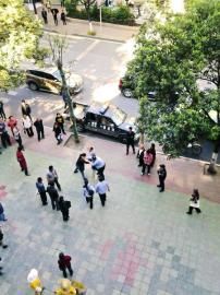 市民提供給賀偉的事發(fā)時雙方?jīng)_突照片。