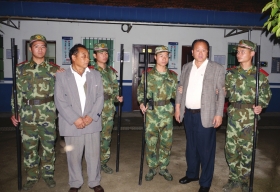 　5月17日，岳陽監(jiān)獄，自稱是聯(lián)合國官員的男子被當場抓獲。圖/通訊員續(xù)暖和