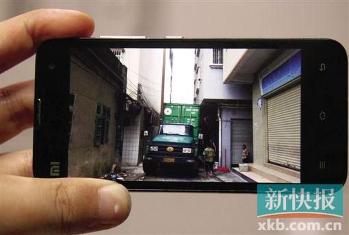 吳師傅的貨車被迫停留在現(xiàn)場幾天。
