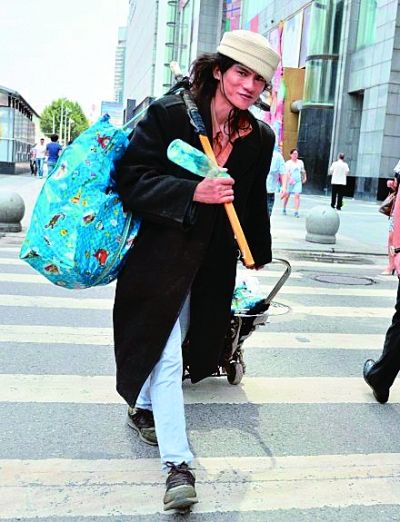 在武廣附近拍攝到的拾荒男。
