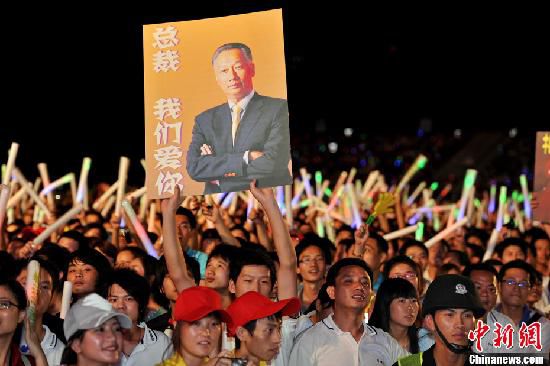 資料圖：2011年深圳富士康舉辦慈善晚會。