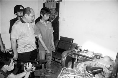 今年8月，我國內(nèi)地發(fā)生多起單身女性乘坐“黑車”后慘遭車主殺害的案件，被網(wǎng)友稱為“黑色8月”。