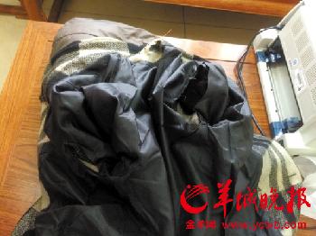年邁體弱，一些老人家中衣物多年未洗，又舊又破
