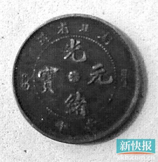 村民挖到錢幣引來挖掘機掘?qū)?調(diào)查系風水物品