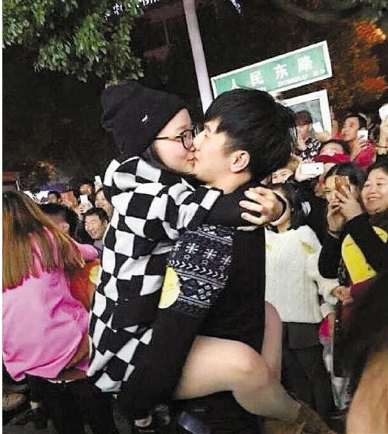 雖只是縣城的比賽，但水準(zhǔn)著實(shí)不低，居然有選手采用考拉式。