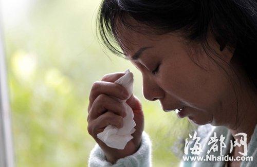 小梅的媽媽看到女兒發(fā)來的信息，就忍不住落淚