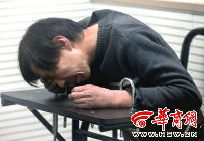 3月29日，多次騷擾孕婦的賈某在公安蓮湖分局接受訊問