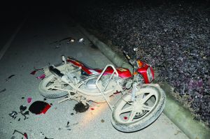 事故現(xiàn)場，被撞摩托車