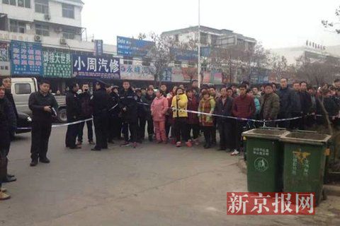 亳州路邊垃圾桶內(nèi)驚現(xiàn)碎尸。網(wǎng)友供圖