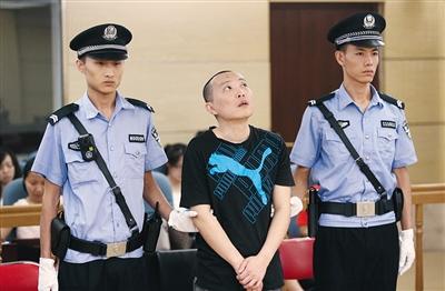 陳曉鵬在西城法院受審。記者 尹亞飛 攝