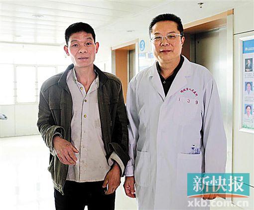 黃式水與增城區(qū)人民醫(yī)院醫(yī)生合影。 通訊員供圖