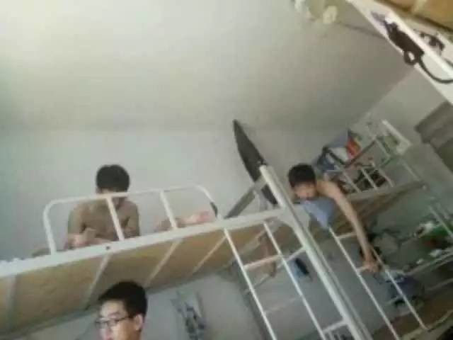 這個(gè)學(xué)校的男生宿舍火了！女同學(xué)都喊著要嫁
