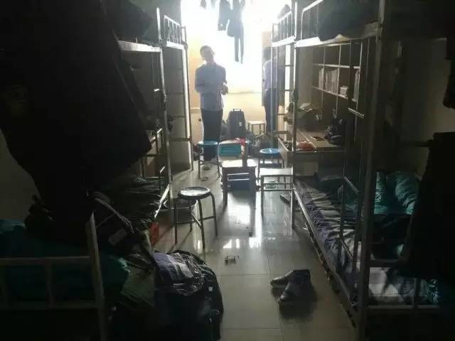這個(gè)學(xué)校的男生宿舍火了！女同學(xué)都喊著要嫁