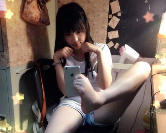 妹子們每周花至少五小時自拍，到底是為啥？