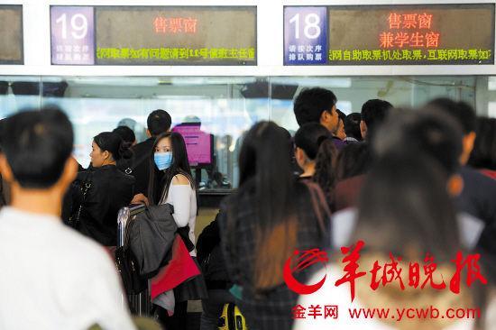 2015年春運(yùn),“囤票”不再是黃牛的專屬行為,普通乘客也開始加入其中。