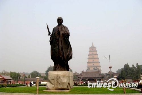 樹立于大雁塔前的唐玄奘像,他是中印兩國悠久交流史的代表人物。