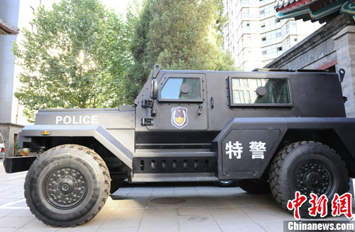 　　國產輕型聯合越野戰(zhàn)車側面照。張龍云攝