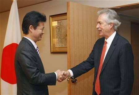 10月15日上午，日本外相玄葉光一郎與到訪(fǎng)的美國(guó)常務(wù)助理國(guó)務(wù)卿伯恩斯在日外務(wù)省舉行了會(huì)談。