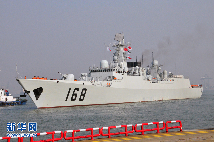 　25日15時(shí)，海軍南海艦隊(duì)“廣州”號(hào)驅(qū)逐艦駛?cè)霃V州南沙汽車碼頭