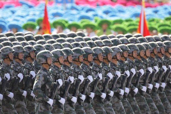 總體看，中國軍隊是稱職的，承擔(dān)了它對這個國家和人民的應(yīng)有責(zé)任。