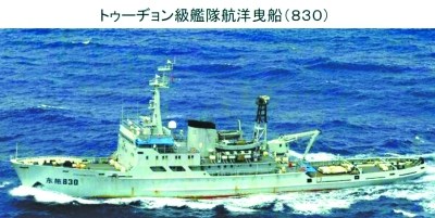 　海監(jiān)111船（左）與112船，海監(jiān)111船原為海軍“海冰723號”破冰船