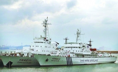 海監(jiān)111船（左）與112船，海監(jiān)111船原為海軍“海冰723號”破冰船