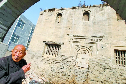 為保護(hù)古民宅，鄭州北四環(huán)繞開5米