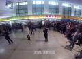 火車站候車大廳紅歌快閃迎國慶！百人互動(dòng)，震撼現(xiàn)場嗨翻天！
