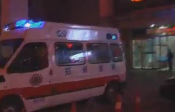 女兒不救父親，鄰居很憤怒
