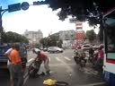 好恐怖的車禍！騎車先到人才到