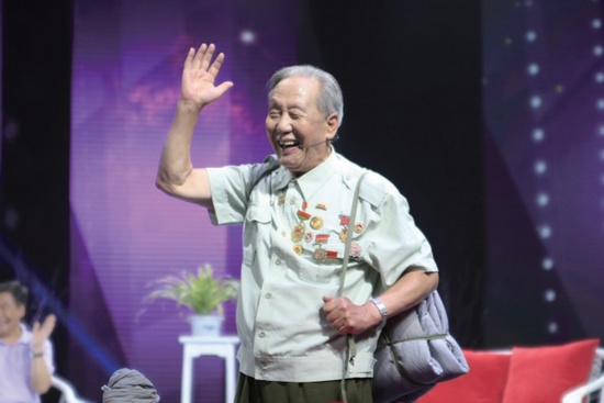 83歲，張立修打行軍包依然很迅速