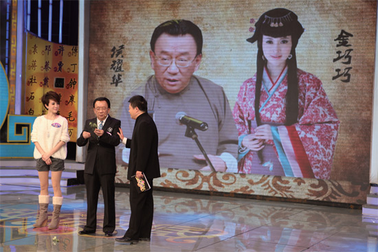 侯耀華、金巧巧在節(jié)目錄制現(xiàn)場《知根知底》供圖