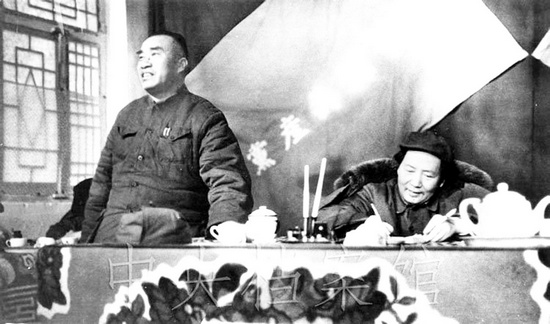 毛澤東、朱德在中共七屆二中全會(huì)上 圖片來自中央檔案館