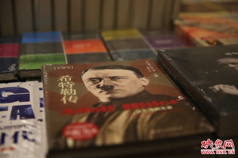 書店內(nèi)的書。