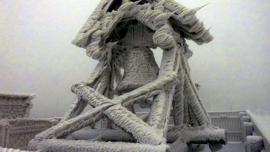 德國山區(qū)出現(xiàn)雪后奇景 宛如雕塑藝術