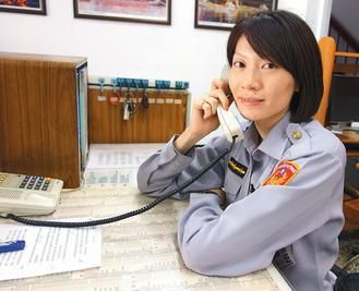 　　27歲的臺(tái)灣高雄市鹽埕區(qū)女警王文君，留一頭俏麗短發(fā)，身高175公分。《聯(lián)合報(bào)》圖
